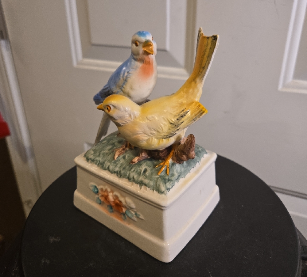 Porcelain Blue & Yellow Bird Figurine Music Box With The Sound Of Birds Singing - Picture 3 of 9
